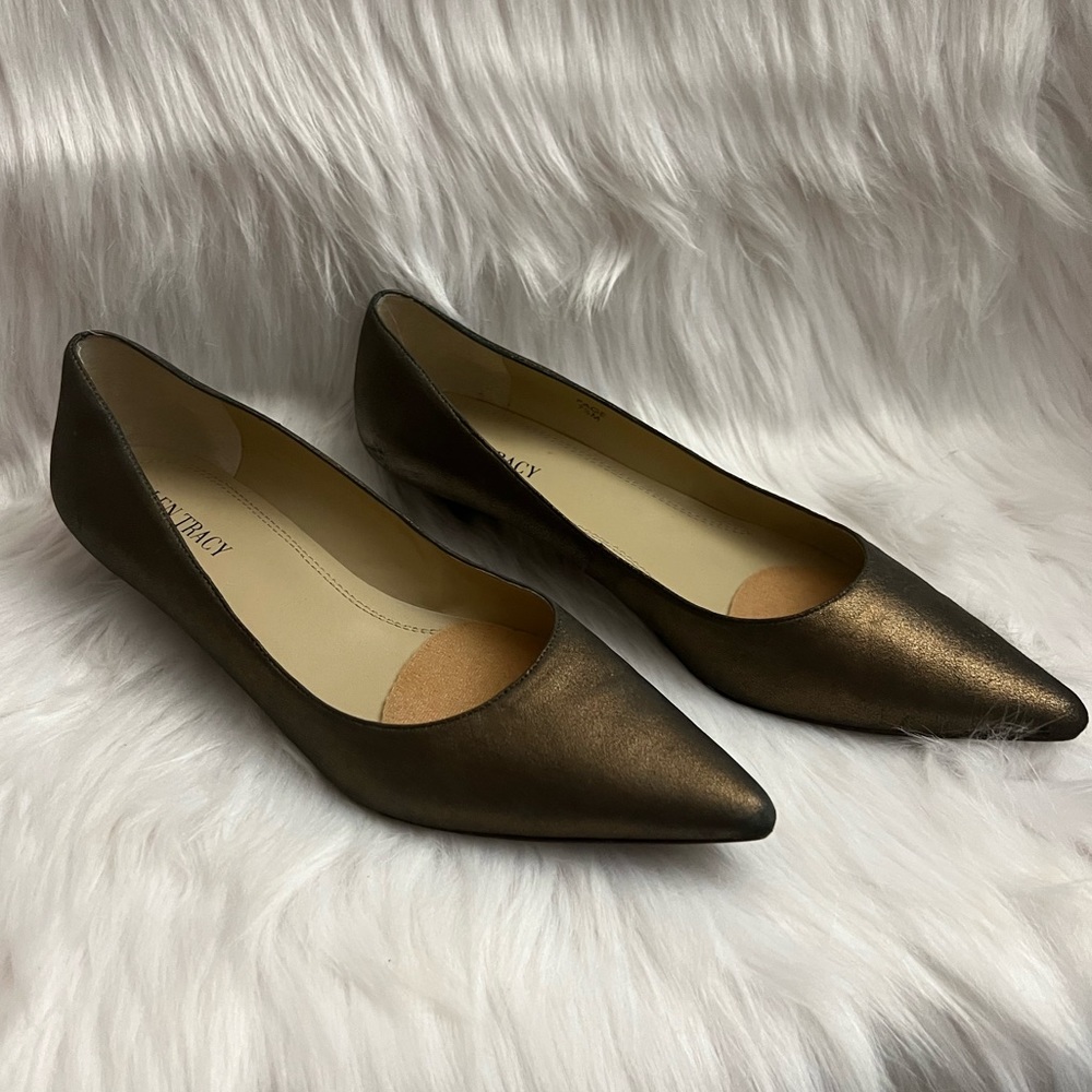 💕 Ellen Tracy antique gold pointed kitten heels